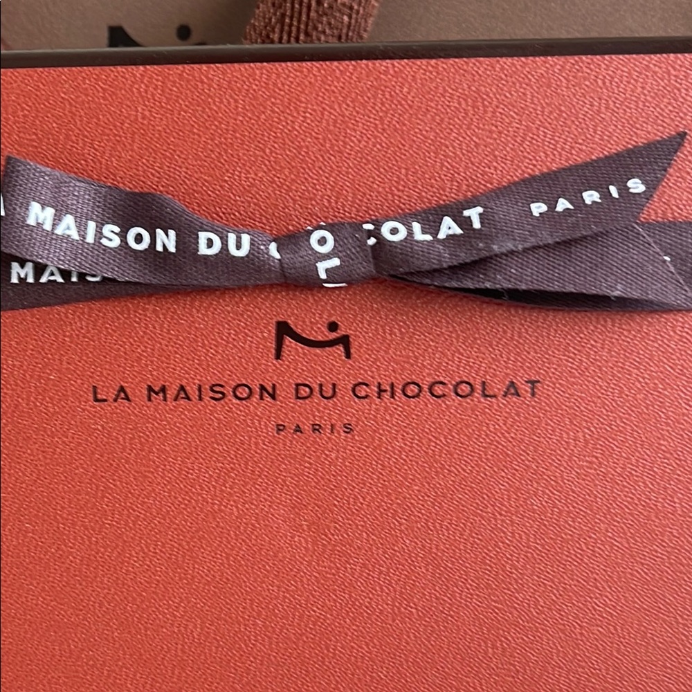 La Maison du Chocolat Gift Box - Picture 3 of 10